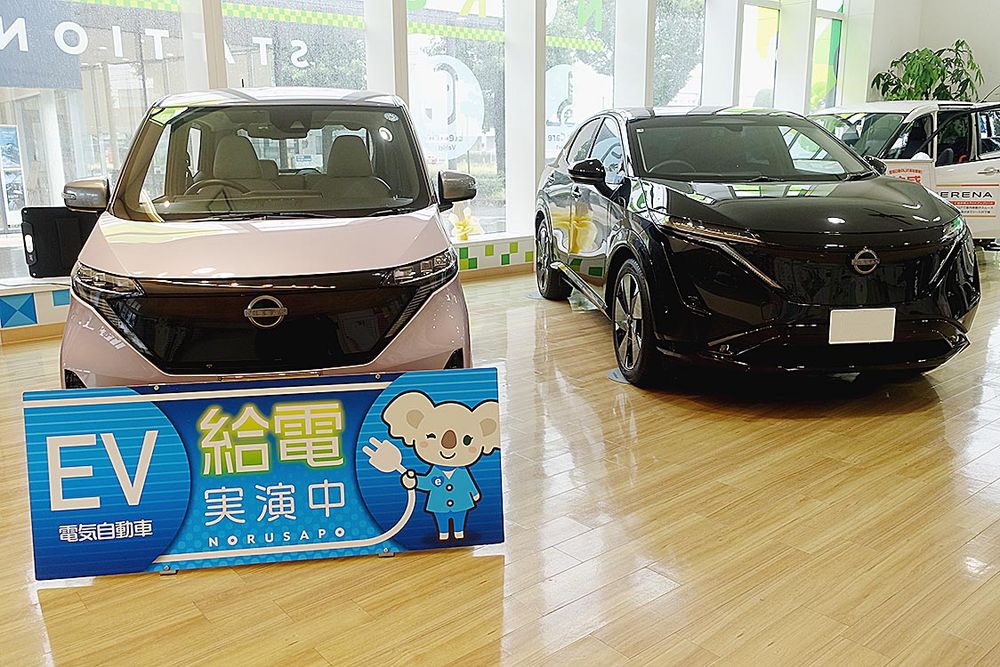 店内に展示する中古EV
