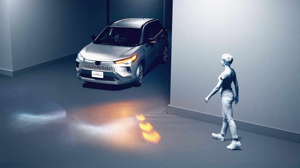 見通しの悪い交差点などでの事故を防ぐ（小糸製作所のイメージ図）