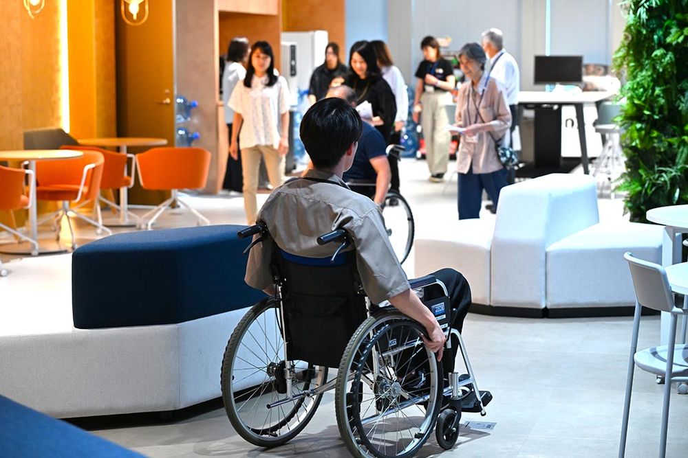 8月に実施した車いす体験会には多くの社員が自発的に参加