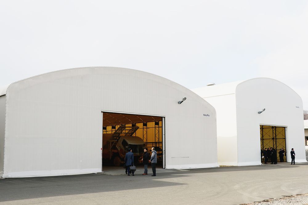 左がＴＷＣ宮城第１工場、右が同第２工場
