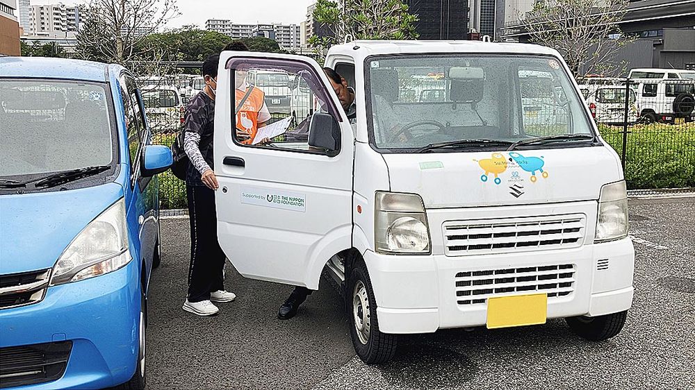 災害廃棄物の運搬に軽トラックも引っ張りだこだ(日本カーシェアリング協会提供)