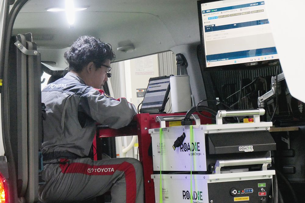 スマートグラスなどを活用し、本部と連携しながら電欠以外のトラブルにも対応
