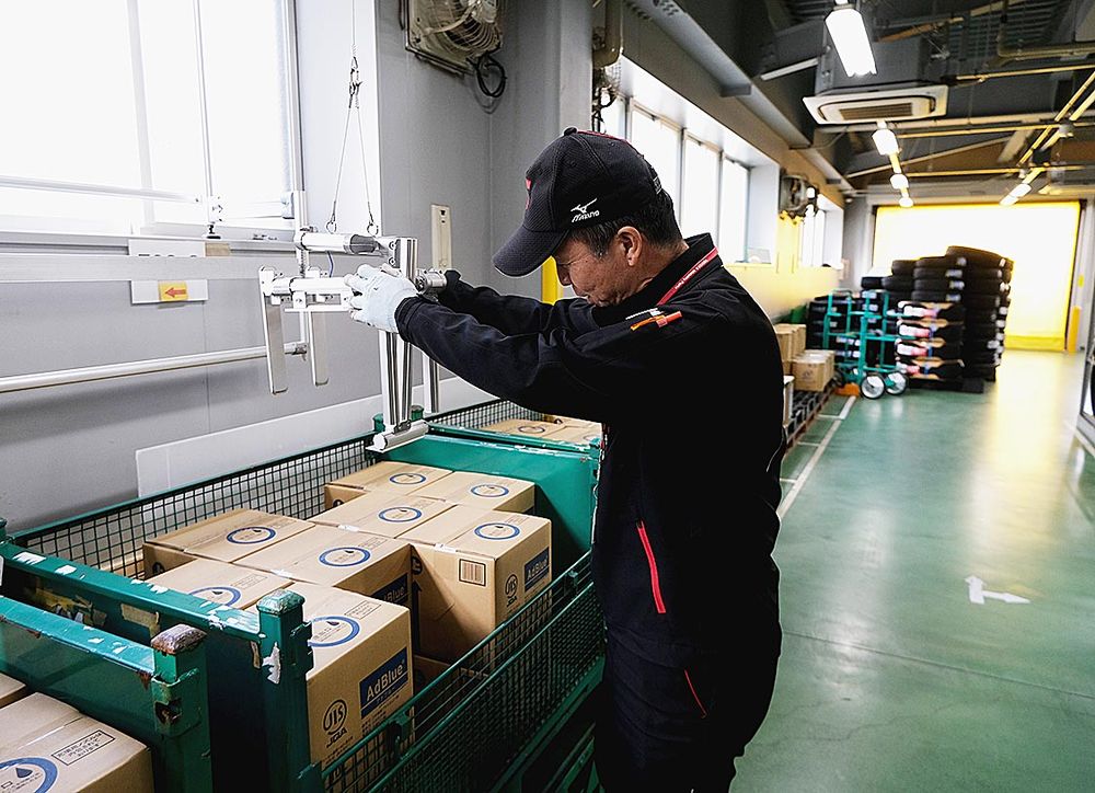 同支社の倉庫内でもからくり改善で作業負担軽減
