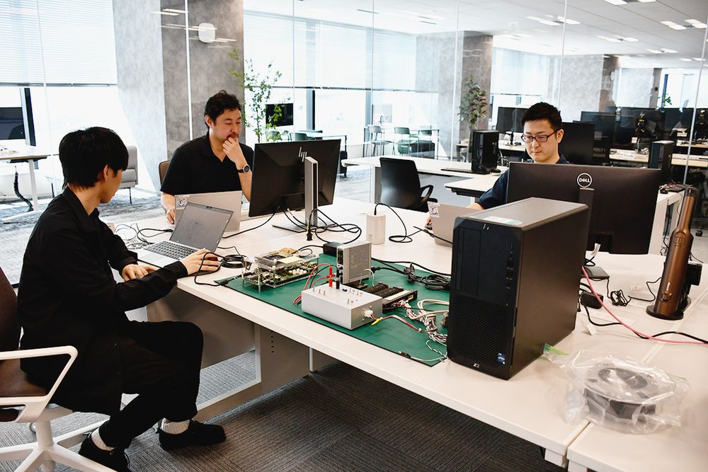 ソフトやIT関連人材が集まる場所に拠点を設け、採用拡大につなげていく
