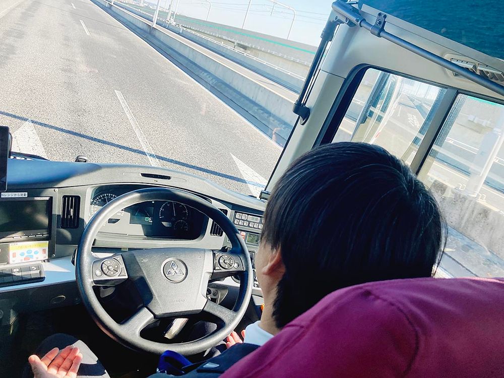  自動運転で高速道路を走行