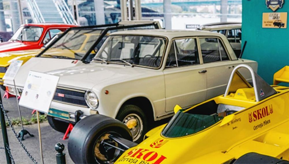 （写真３）１９６０年代のフィアット１２６のトルコ生産車　ラフミ・コチ自動車博物館資料