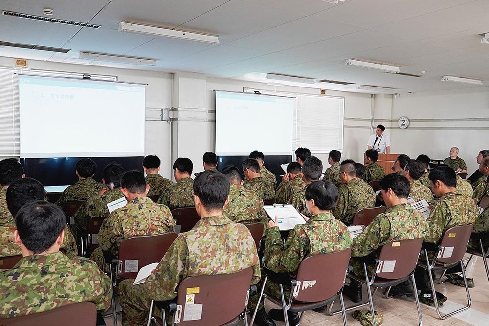 自衛隊員ら35人が参加した
