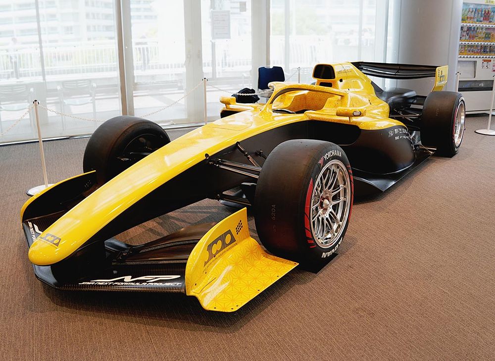 サイズは１９００㍉㍍&times;５２２９㍉㍍&times;１０４２㍉㍍。Ｆ１とＦ２の中間サイズという