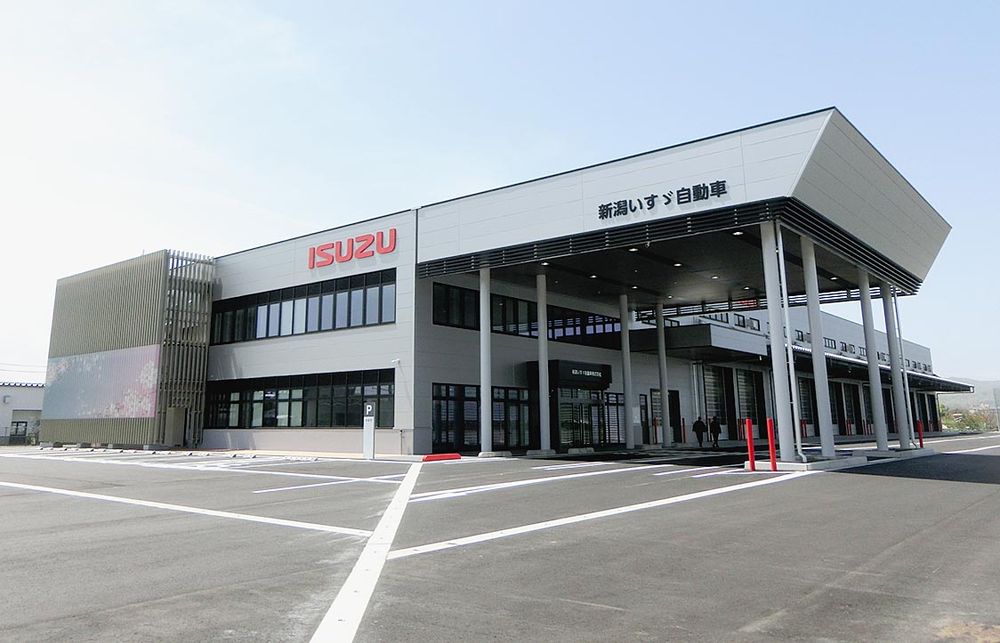 移転新築した新潟いすゞ上越支店