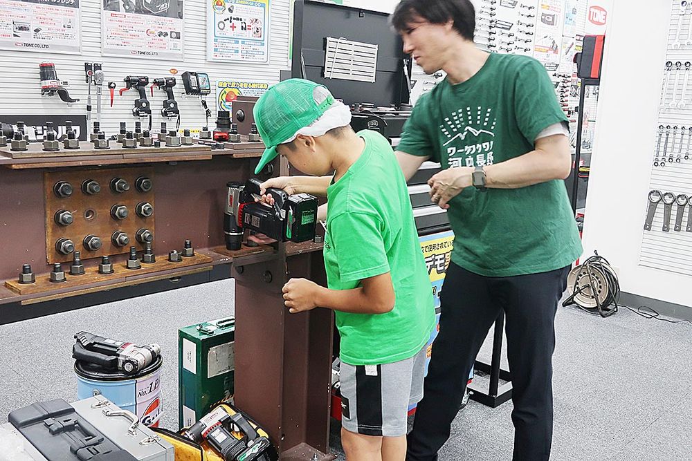 地域の企業体験イベントで子どもにも工具の魅力を伝える