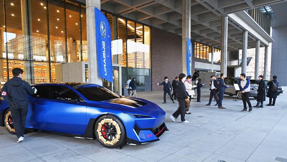 最新ＥＶのコンセプト車（左）も展示した