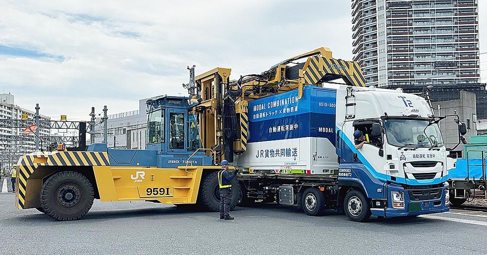 自動運転トラックの実用化も急ぐ