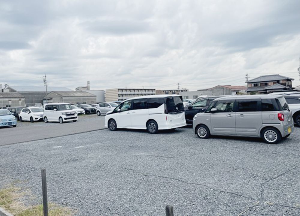  ヤードに保管された全損車両（東京海上日動火災保険提供）
 