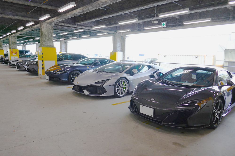 ハイスペックなスーパーカーから乗用車、軽自動車まで幅広く1万台近くが集まった（HAA神戸）