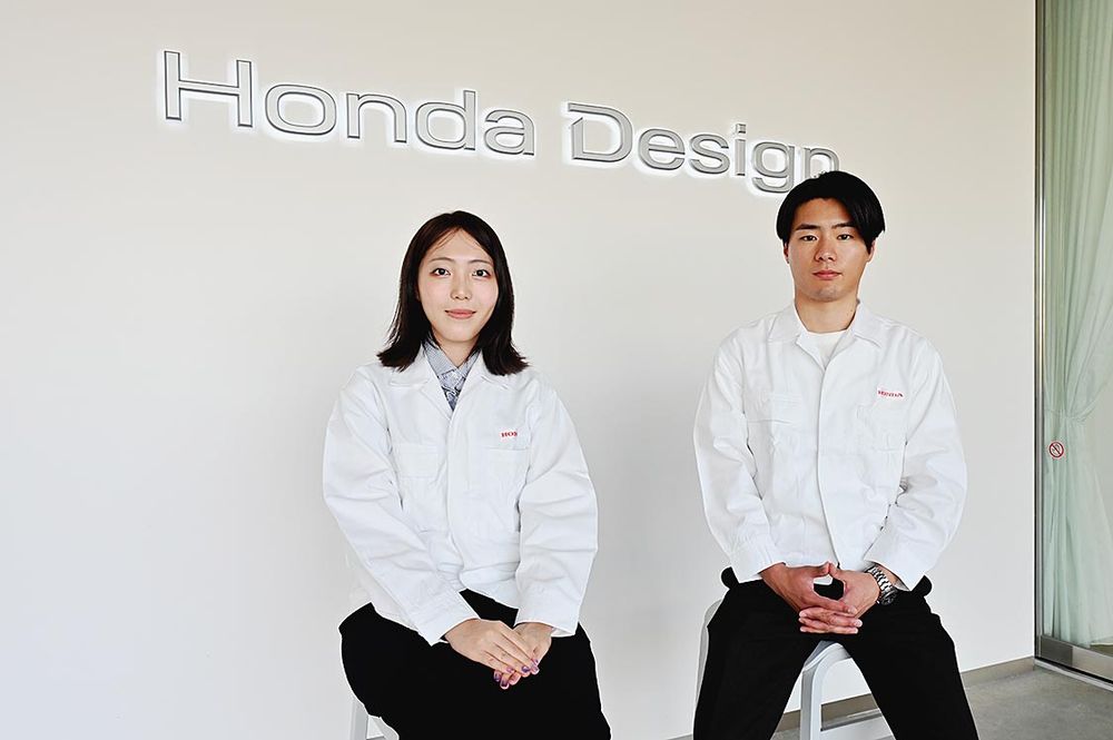 「スーパーワン」の商品企画担当、祝迫さん（右）とデザイン担当の古小路さん