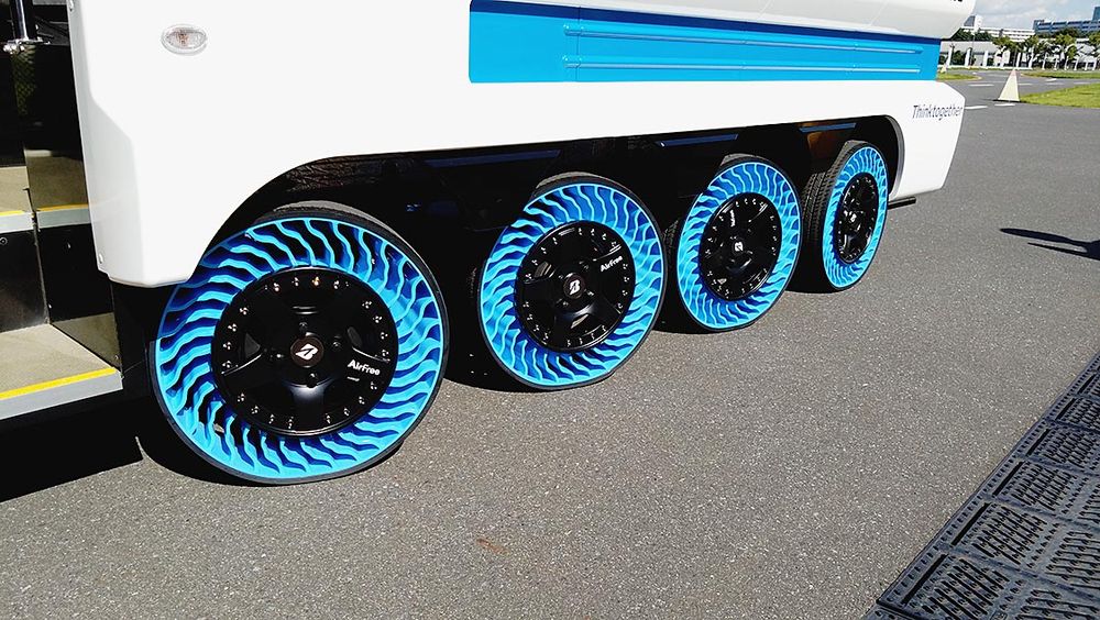 ブリヂストンが開発したパンクしないタイヤ「エアフリー」