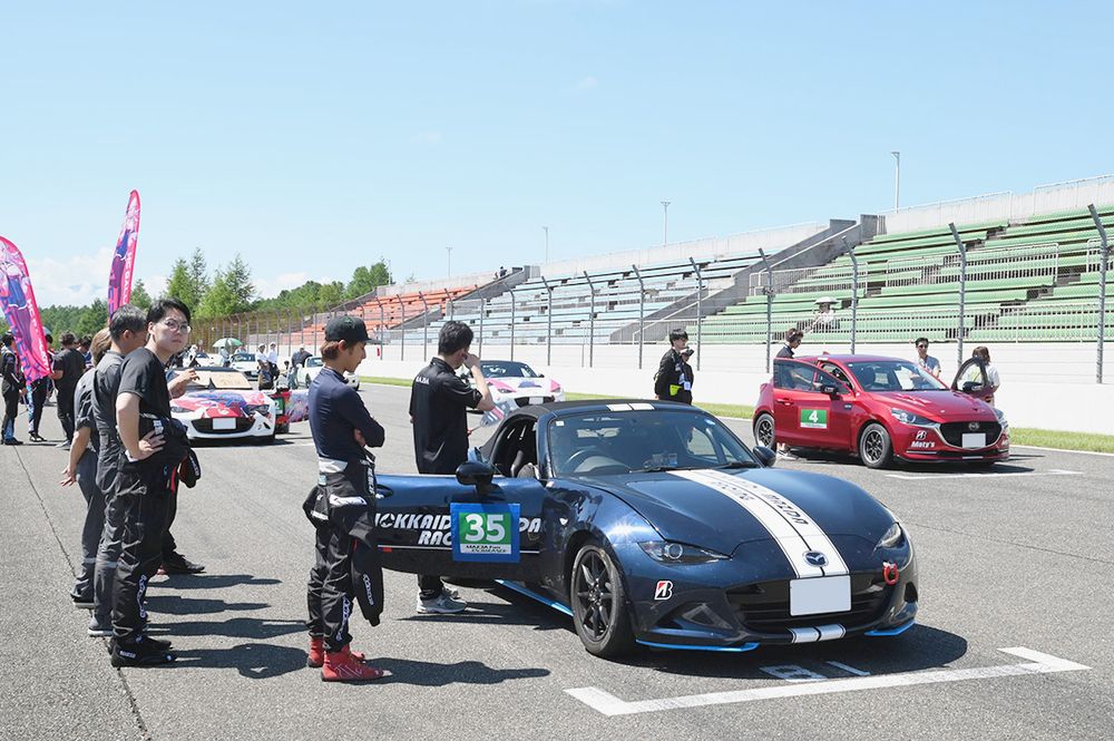 マツ耐に参戦した北海道マツダレーシングチーム
