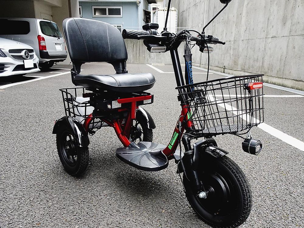 荷物も多く入れられ、安定性抜群の特定原付「ＴＫ３Ａ」