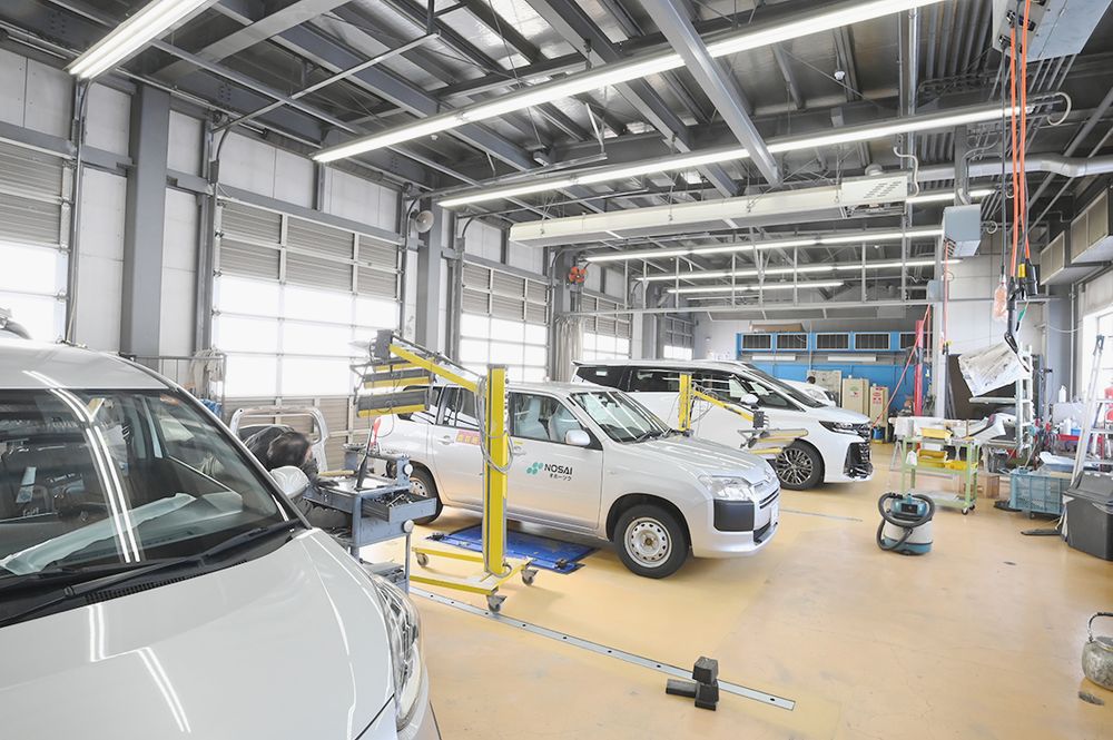 板金塗装スペースを改修して整備用ストールを増設