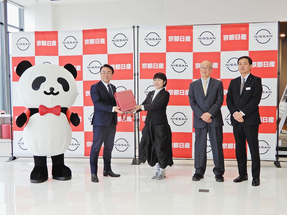 発表イベントの出席者ら