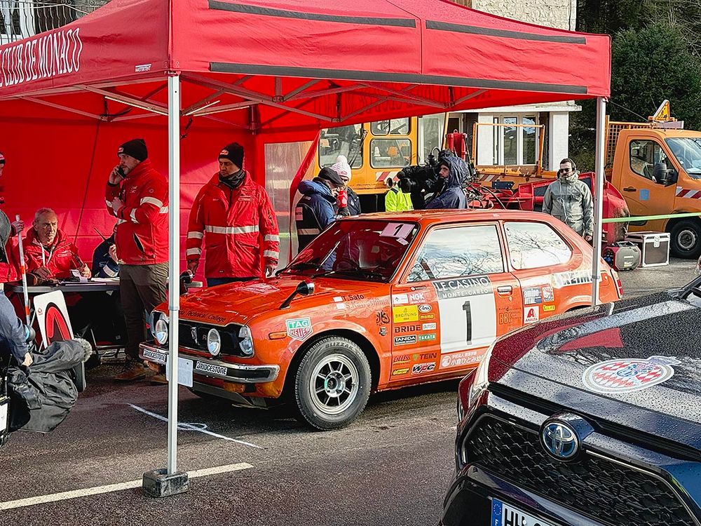 佐藤選手がステアリングを握ったサンセット号