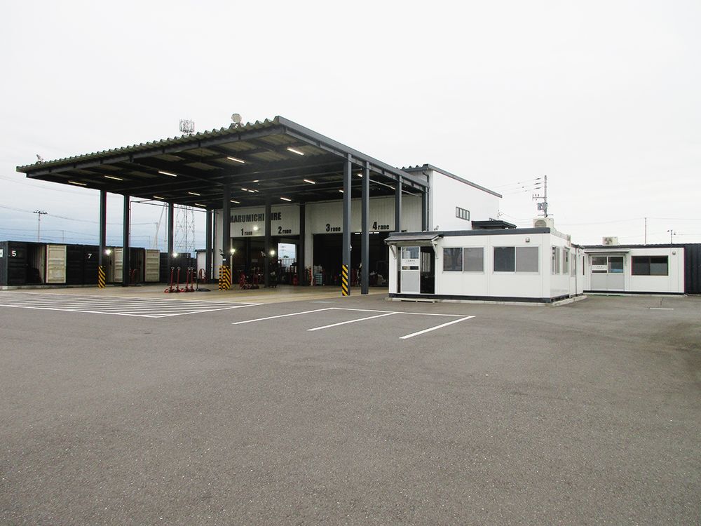 丸道タイヤ商会の外観