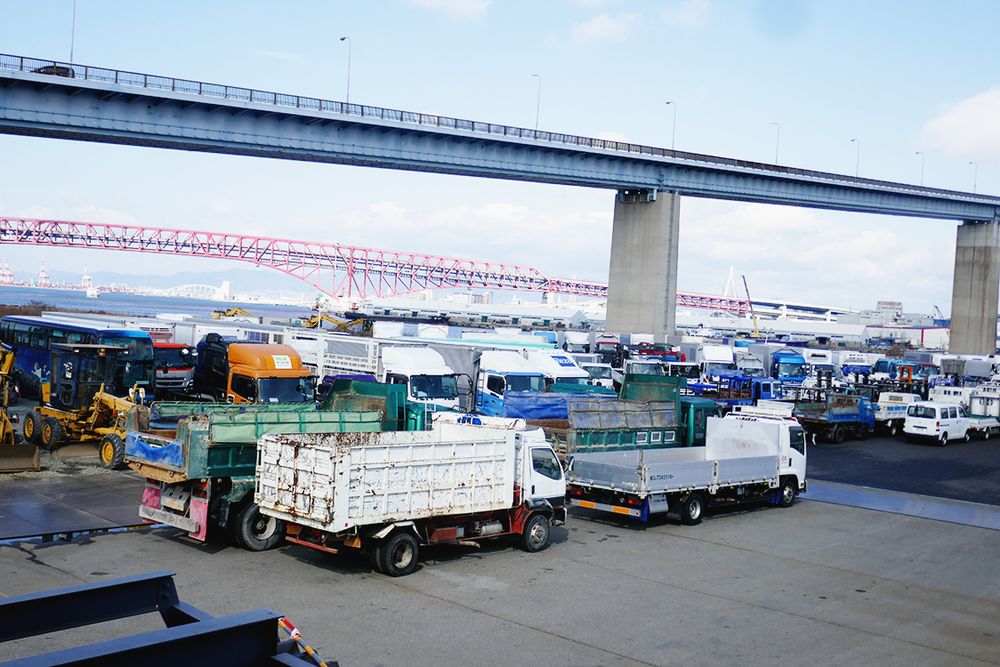 ＡＡ当日は関西会場には２５３台のバントラが並んだ