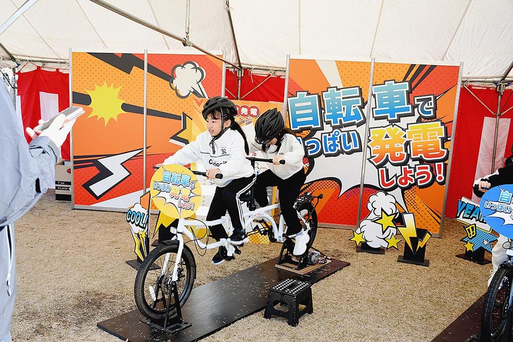 県内トヨタ系販社が共同出展した「ＥＶ充電チャレンジ」