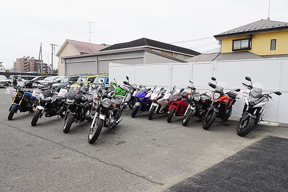 中古の二輪車と四輪車を販売する