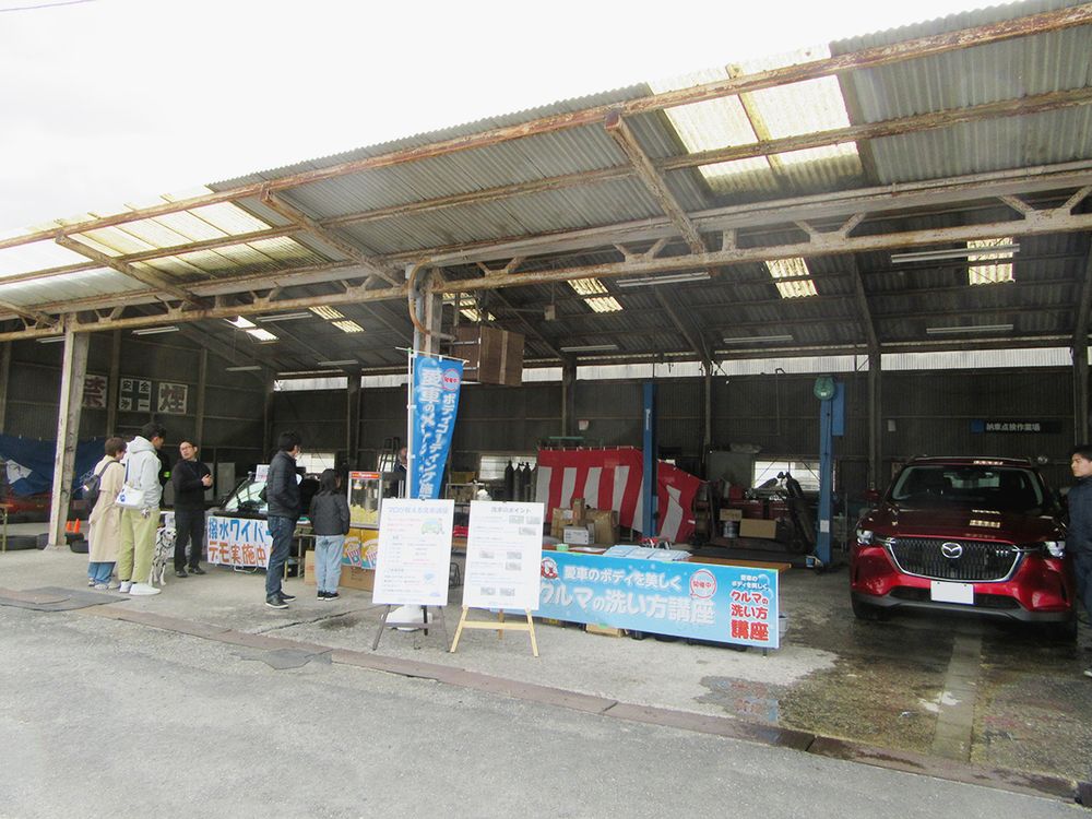 多くの取引企業が出展した
