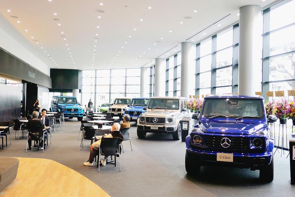 新車１０台を展示可能とするショールーム