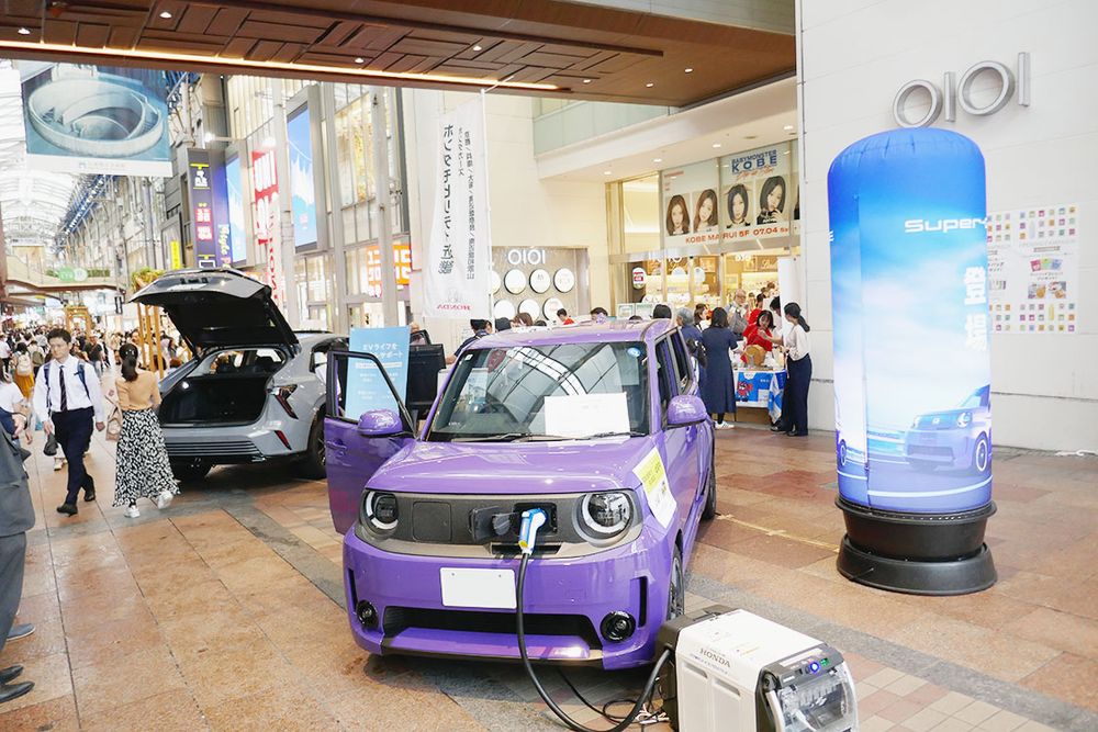 話題のＥＶ２車種を展示しアピール