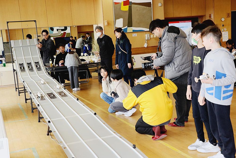 車を調整しながらタイムを競う