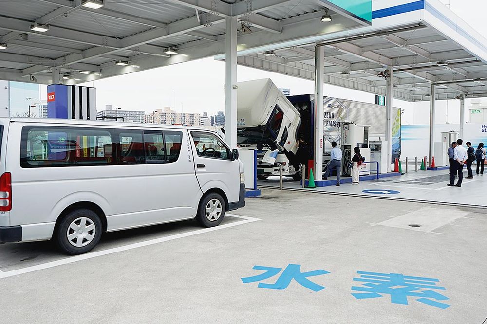 ガソリンスタンドと併設し運用効率を高める