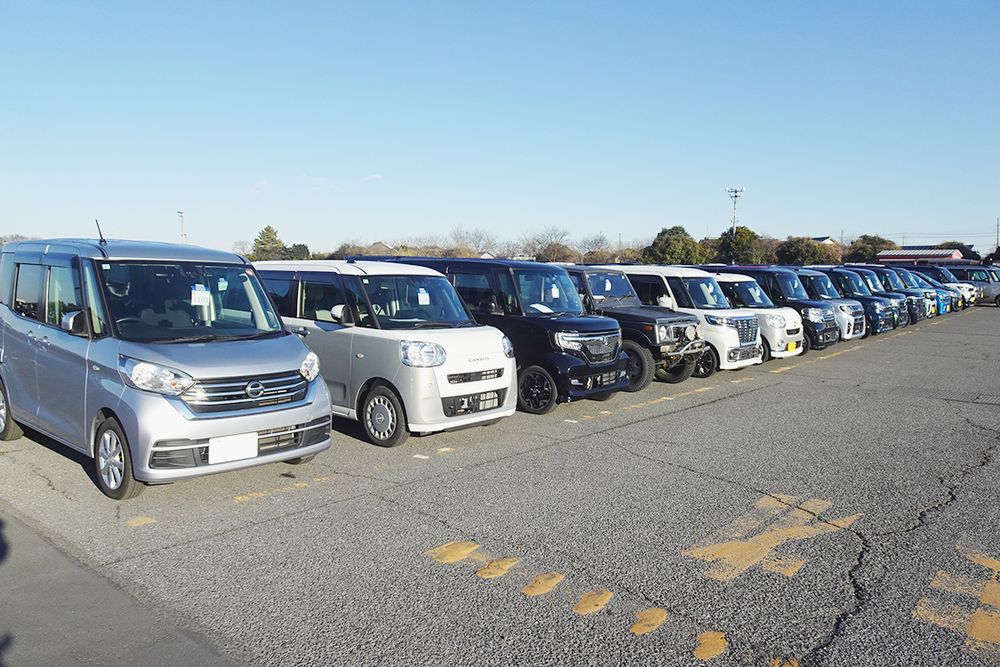 良質な中古車は各会場で取り合いの状況だ
