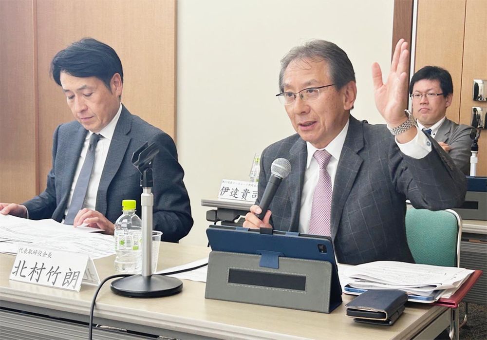 アイデアを提唱した日本陸送協会の北村会長（中央）