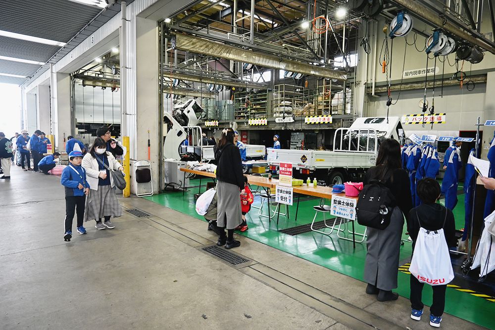 いすゞ自動車首都圏の社内イベントではキッズメカニック体験を行った
