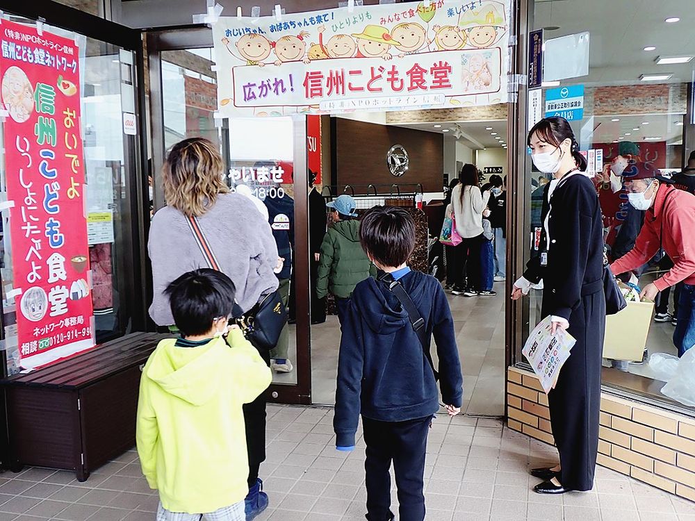 店舗を地域コミュニティーのハブとして活用
