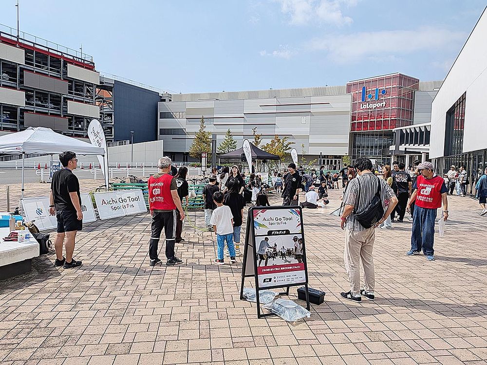 会場には多数の来場者が訪れた