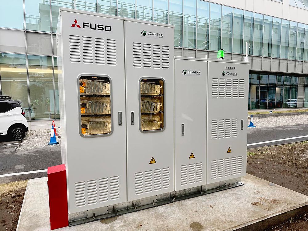 ｅキャンターの電池を１６個収納する