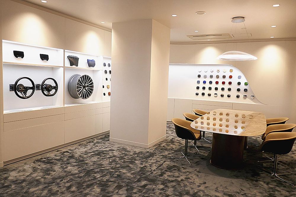 こだわりの一台を生み出す「ＭＡＮＵＦＡＫＴＵＲラウンジ」も備える
