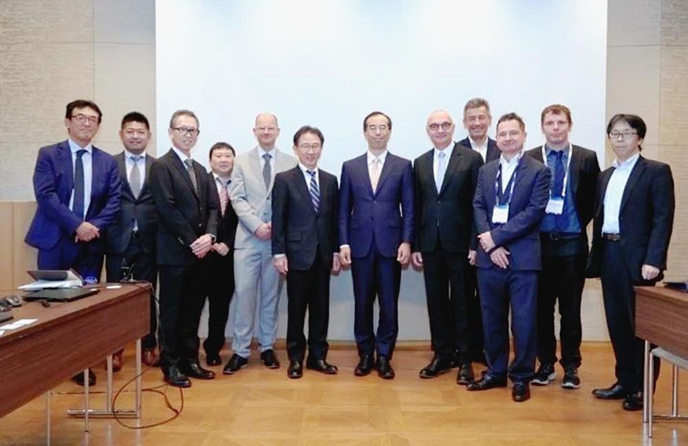 提携を発表するASRA、アイメックの関係者