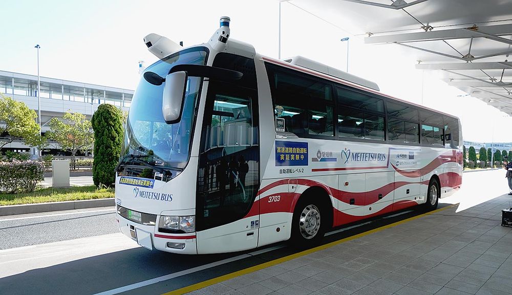 大型観光バスの高速道路実証実験は全国初 