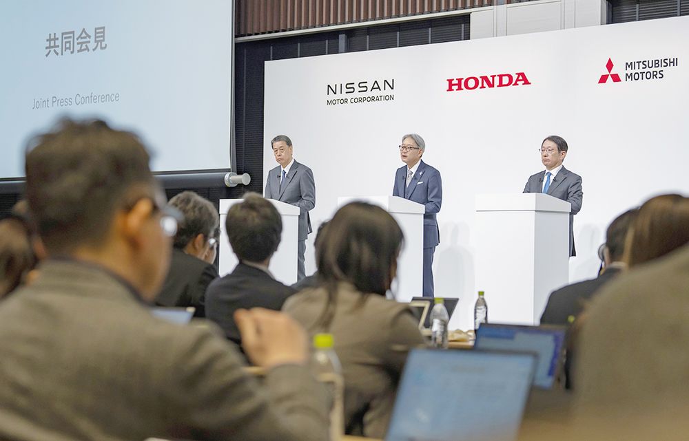 協業検討を発表するホンダ、日産、三菱自動車の首脳（24年暮れ）