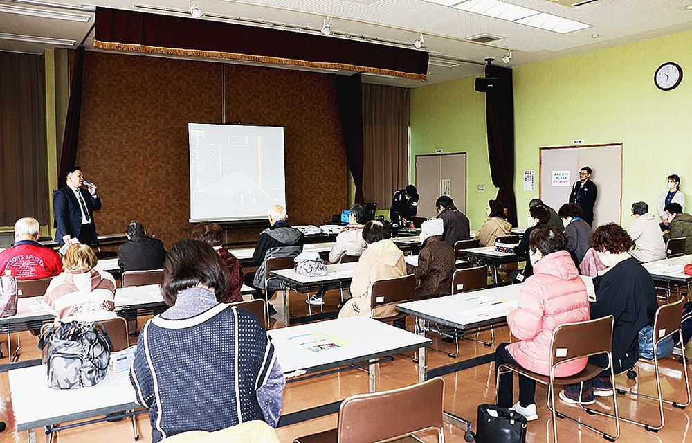 トヨタカローラ山形がサポカーについて説明