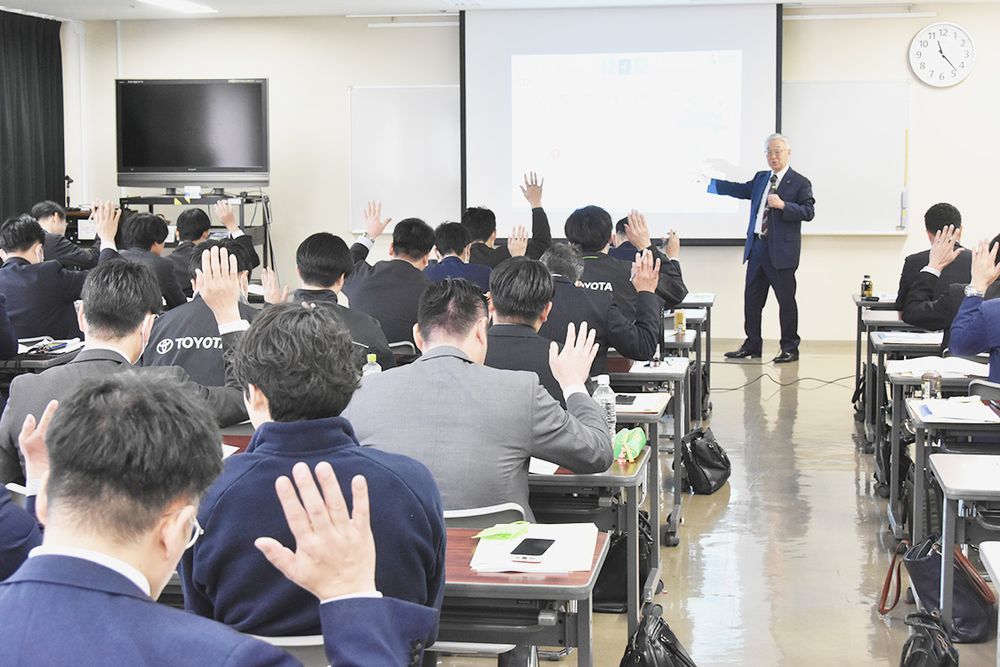 自販連鳥取が開いた脱炭素コミュニケーター養成研修会