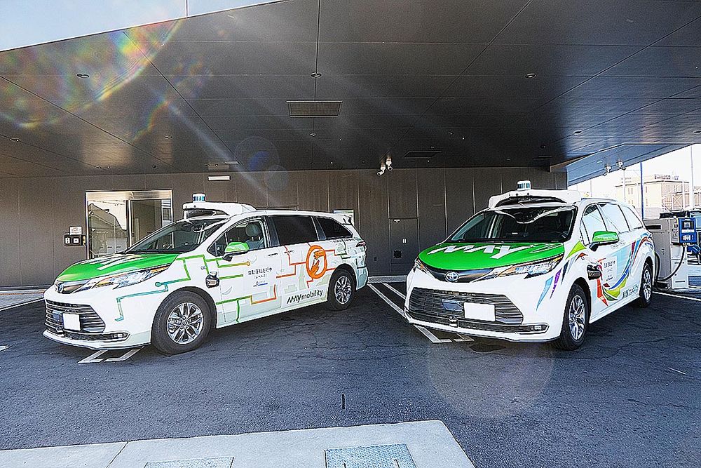 名古屋市中心部を走行する自動運転車両のトヨタ「シエナ」
