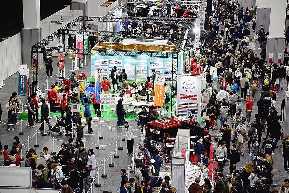 関西ディーラーのブースも家族連れなどの人気を集めた