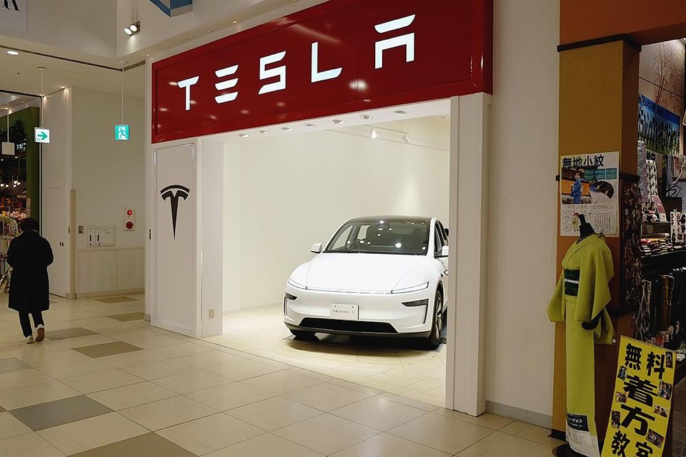 「テスラ静岡」はマークイズ静岡１階に出店