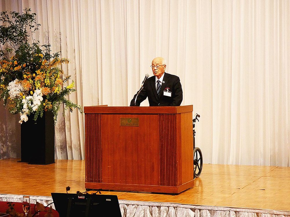 茨城ワクドキクラブ10周年総会であいさつする幡谷浩史代表理事